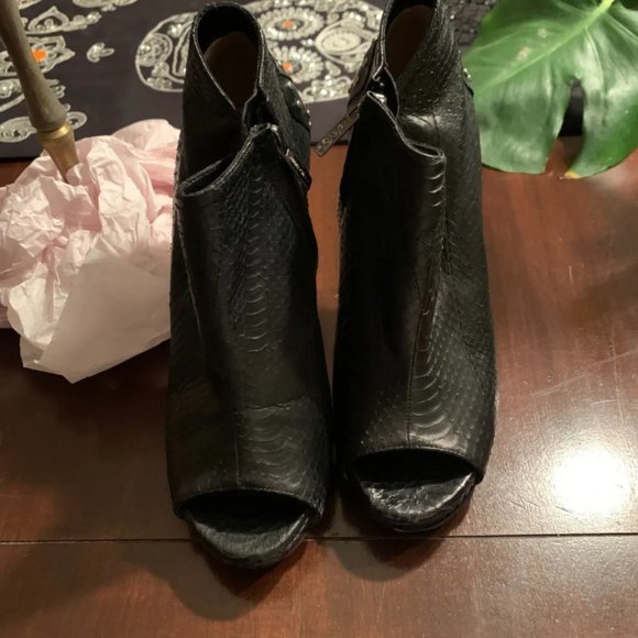 JIMMY CHOO METALLIC SNAKE SKINWITH STUD HEELS 102 THIERY - Picture 8 of 11